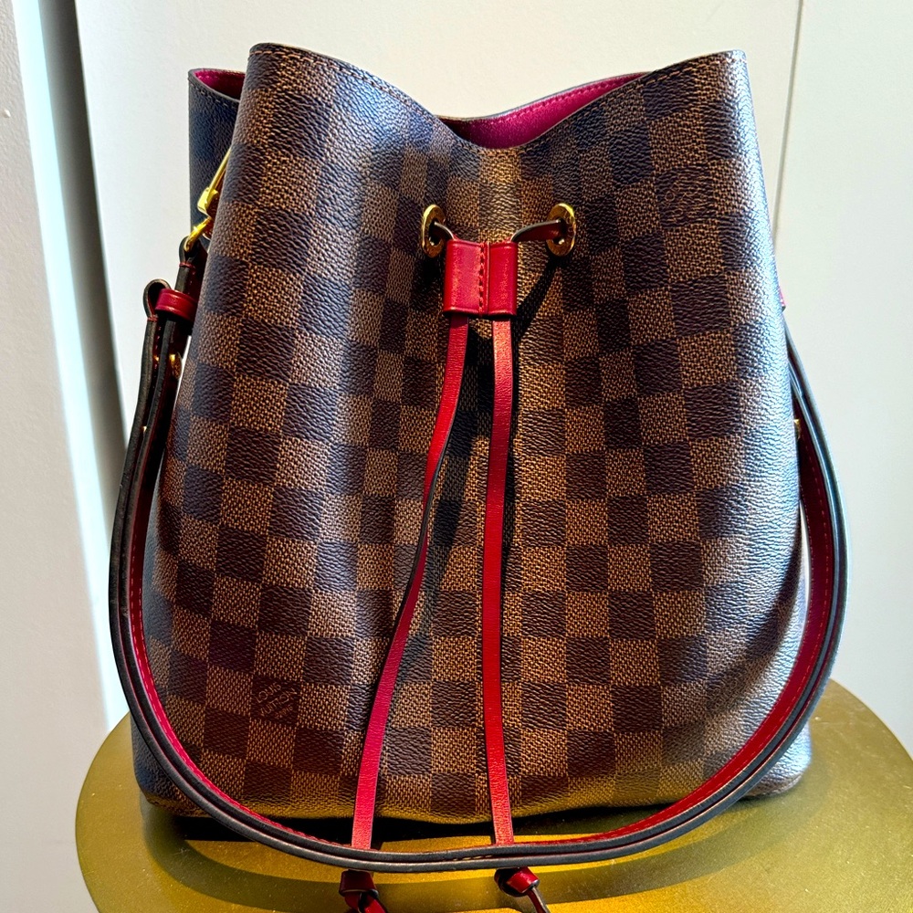 Authentic Louis Vuitton bucket bag monogram brown